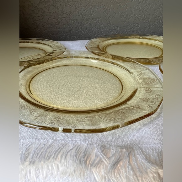 Vintage topaz yellow salad plates - Picture 4 of 11